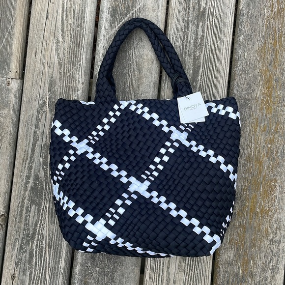 New BINDYA New York Handcrafted Black/White Woven Polyester Handbag/Wristlet - Picture 1 of 7